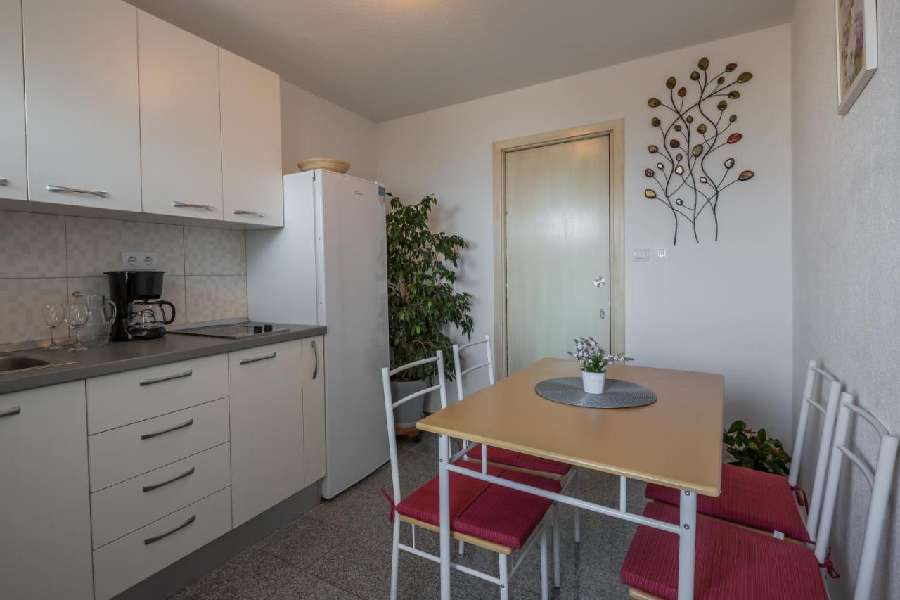 Holiday House Almissa Omis Exterior photo
