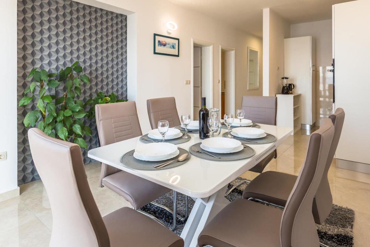 Holiday House Almissa Omis Exterior photo